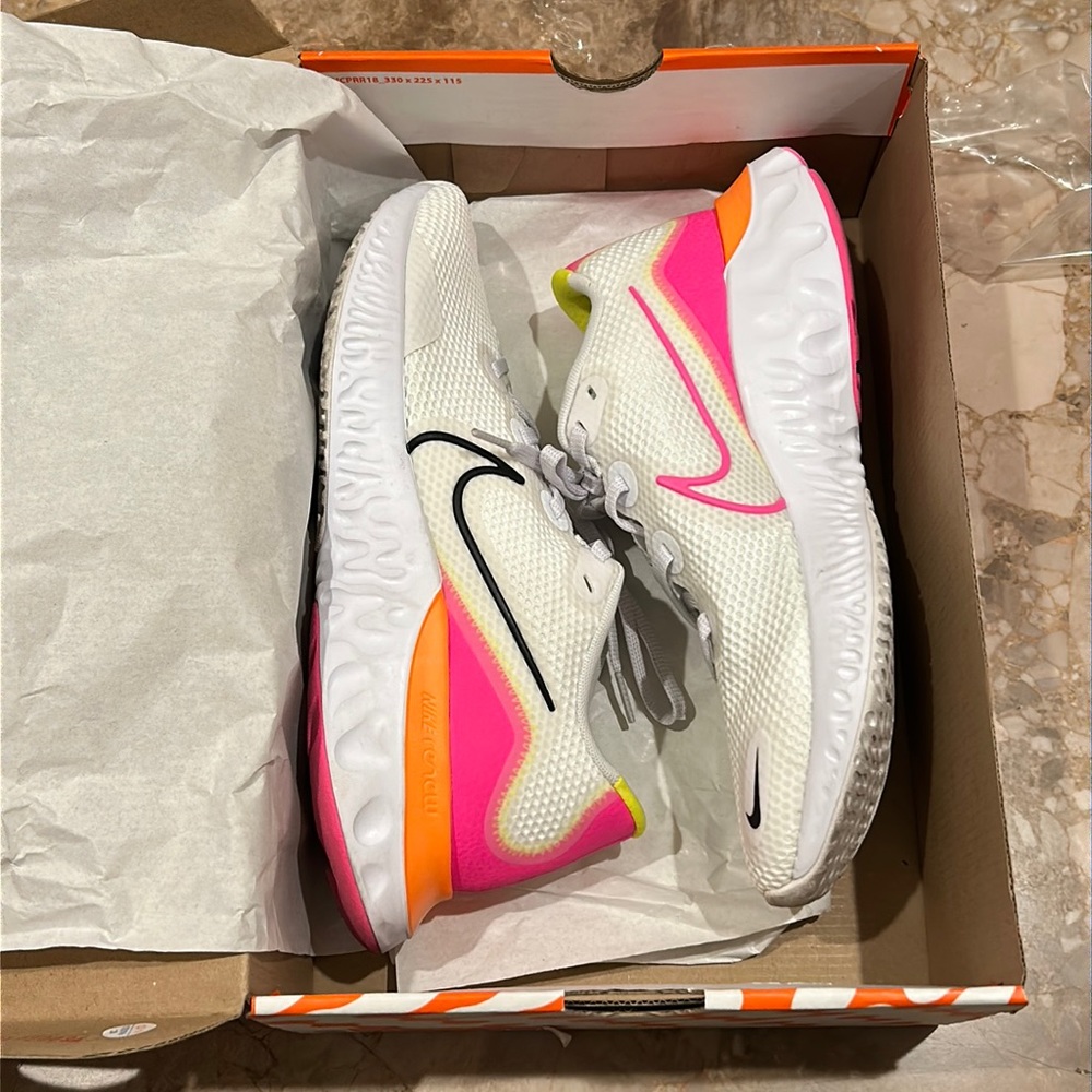 Nike Women’s Renew Run size 10